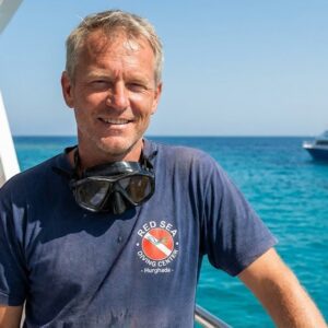 Thomas Müller, a German diving instructor in Hurghada, smiling after successful ear treatment at Noor Clinic.